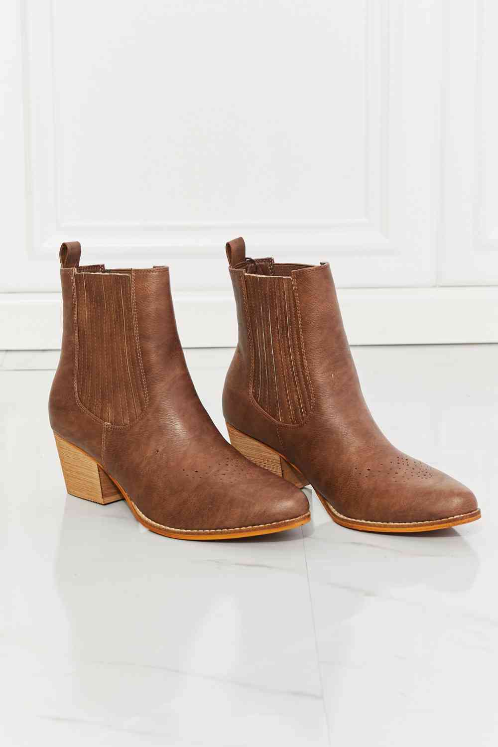 ML Shoes Love the Journey Stacked Heel Chelsea Boot in Chestnut