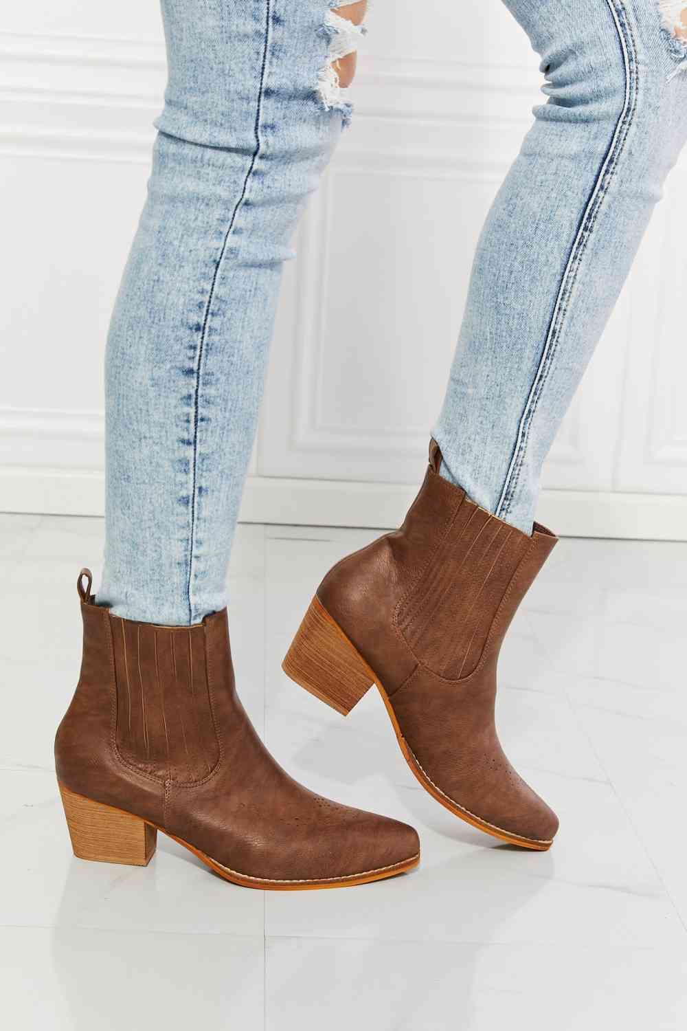 ML Shoes Love the Journey Stacked Heel Chelsea Boot in Chestnut