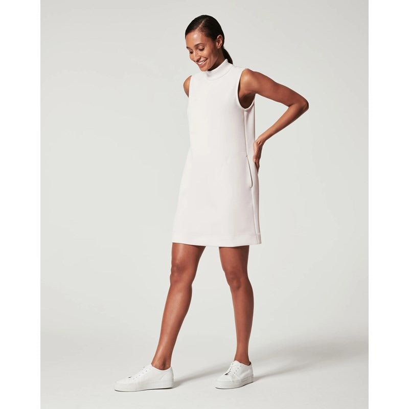 Mighty Lifestyle All-match round neck pullover sleeveless dress slim short skirt Minimalist Dress